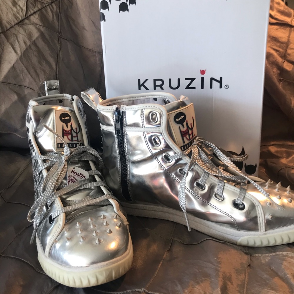 Kruzin chrome spike sneakers